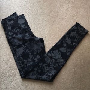 Lululemon Shibori Wunder Under 6